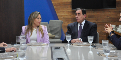 Governadora em exercício do DF visita ABERT