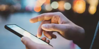Austrália aprova proibição de redes sociais para menores de 16 anos