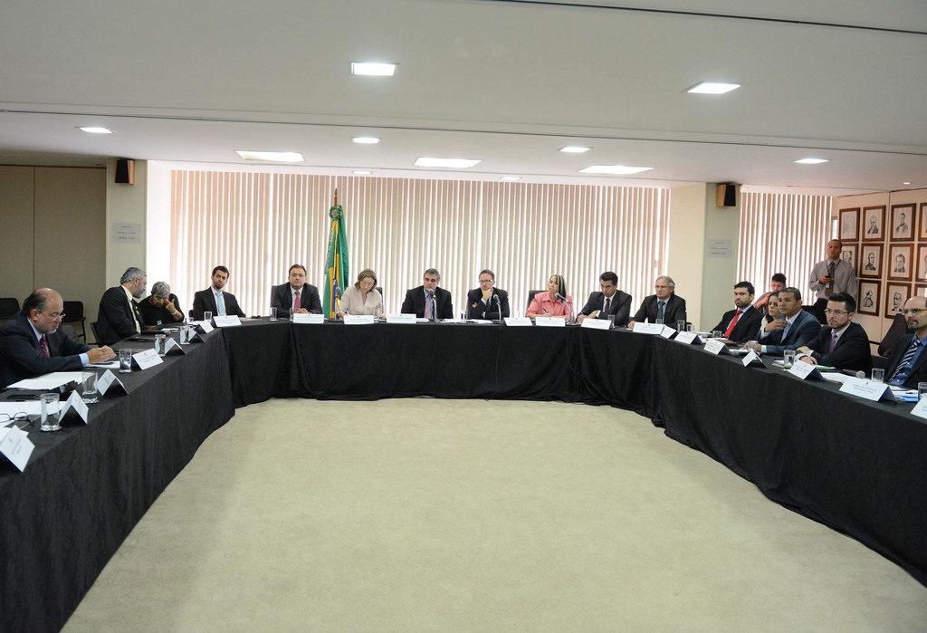 Ministro da Justiça anuncia medidas para coibir violência em protestos
