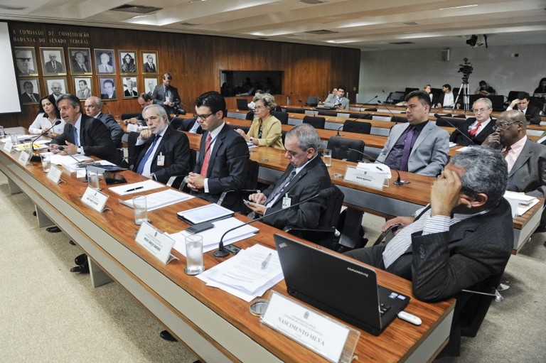 Leilão de faixa de transmissão para internet móvel 4G preocupa conselheiros