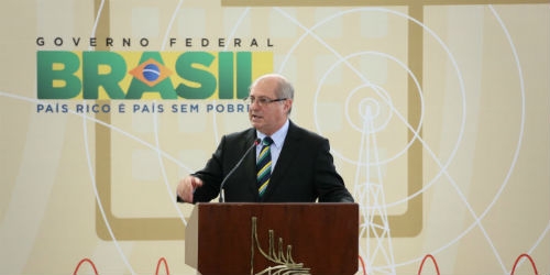 Paulo Bernardo explica transição de faixa AM para FM