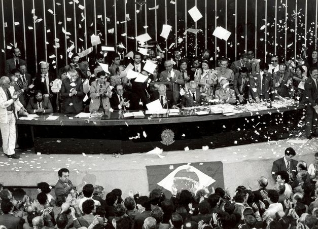Livro comemorativo dos 25 anos da Constituição de 1988 é lançado no Congresso Nacional